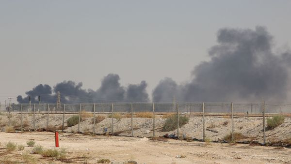 Smoke billows from an Aramco oil facility in Abqaiq about 60km (37 miles) southwest of Dhahran in Saudi Arabia's eastern province on September 14, 2019 - Sputnik International