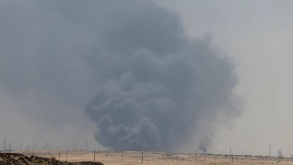 Smoke is seen following a fire at Aramco facility in the eastern city of Abqaiq, Saudi Arabia, September 14, 2019. REUTERS/Stringer - Sputnik International