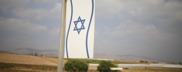 A Palestinian man works on a farm near Bardala, in the Israeli-occupied West Bank, Wednesday, Sept. 11, 2019. Israeli Prime Minister Benjamin Netanyahu’s election eve vow to annex the Jordan Valley if he is re-elected has sparked an angry Arab rebuke and injected the Palestinians into a campaign that had almost entirely ignored them. (AP Photo/Ariel Schalit) A Palestinian man works on a farm near Bardala, in the Israeli-occupied West Bank, Wednesday, Sept. 11, 2019. Israeli Prime Minister Benjamin Netanyahu’s election eve vow to annex the Jordan Valley if he is re-elected has sparked an angry Arab rebuke and injected the Palestinians into a campaign that had almost entirely ignored them. (AP Photo/Ariel Schalit) - Sputnik International