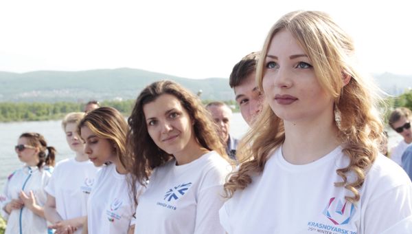Volunteers during a ceremony to mark the start of the countdown to the 2019 Winter Universiade in Krasnoyarsk. - Sputnik International