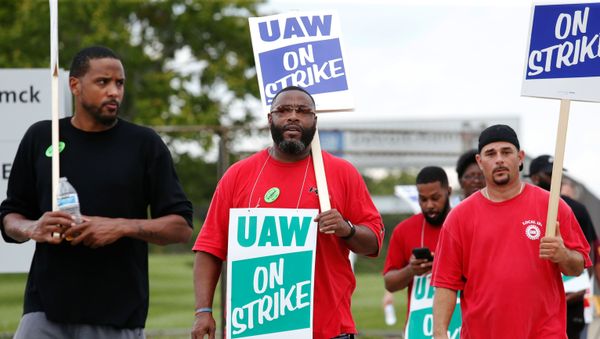 General Motors assembly workers picket outside the General Motors Detroit-Hamtramck Assembly plant during the United Auto Workers (UAW) national strike in Hamtramck, Michigan, U.S., September 16, 2019. REUTERS/Rebecca Cook General Motors assembly workers picket outside the General Motors Detroit-Hamtramck Assembly plant during the United Auto Workers (UAW) national strike in Hamtramck, Michigan, U.S., September 16, 2019. REUTERS/Rebecca Cook - Sputnik International