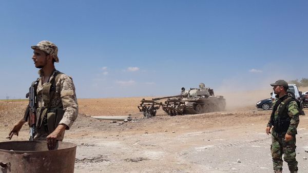 The Syrian army conducts mine clearance outside the town of Khan Sheikhoun after its liberation, Idlib province, Syria - Sputnik International