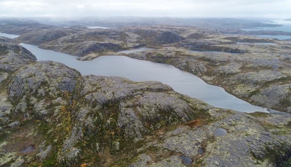 A view of tundra with lakes near Lodeinoye village in Murmansk region - Sputnik International