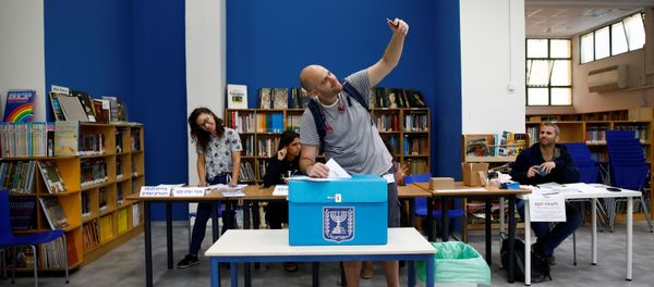 An man takes a selfie with his mobile phone as he casts his ballot in Israel's parliamentary election, at a polling station in Tel Aviv, Israel September 17, 2019 An man takes a selfie with his mobile phone as he casts his ballot in Israel's parliamentary election, at a polling station in Tel Aviv, Israel September 17, 2019 - Sputnik International