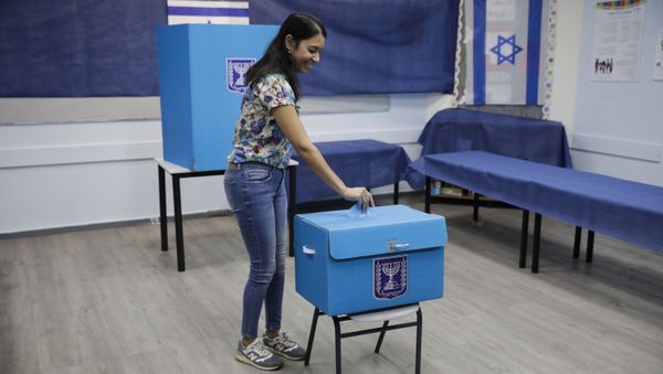 A woman votes a polling station in Rosh Haayin, Israel, Tuesday, Sept. 17, 2019. A woman votes a polling station in Rosh Haayin, Israel, Tuesday, Sept. 17, 2019. - Sputnik International