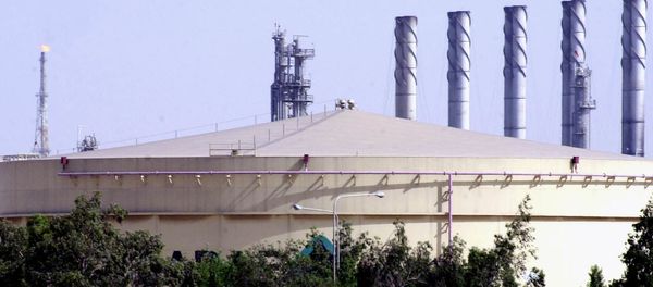 A fuel storage tank at the Saudi Aramco Shell oil refinery in Jubail, Saudi Arabia, in this photo taken Tuesday, June 1, 2004 A fuel storage tank at the Saudi Aramco Shell oil refinery in Jubail, Saudi Arabia, in this photo taken Tuesday, June 1, 2004 - Sputnik International