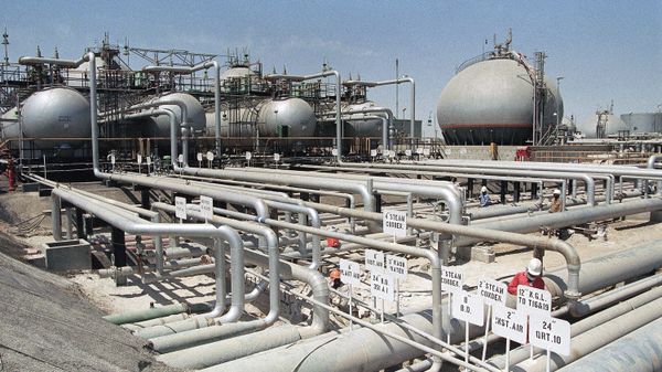 Aramco refinery at Ras Tannura, Saudi Arabia in 1990 - Sputnik International