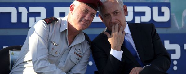 Israeli Prime Minister Benjamin Netanyahu, right, speaks with Israeli Chief of Staff Lt. Gen. Benny Gantz, during a graduation ceremony of navy officers in the northern port city of Haifa, Israel, Wednesday, Sept. 11, 2013 - Sputnik International