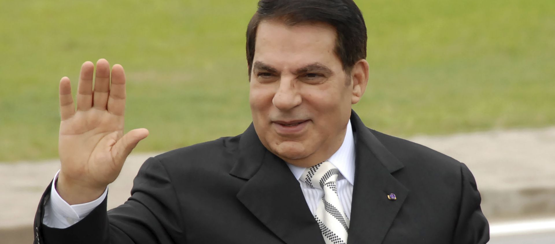 FILE - In this Oct.11, 2009 file photo, then Tunisian President Zine El Abidine Ben Ali waves from his car as he arrives at campaign rally in Rades, outside Tunis. A lawyer for the former Tunisian president ousted in the 2011 Arab Spring says Zine El Abidine Ben Ali has been hospitalized in Saudi Arabia - Sputnik International, 1920, 21.09.2019
