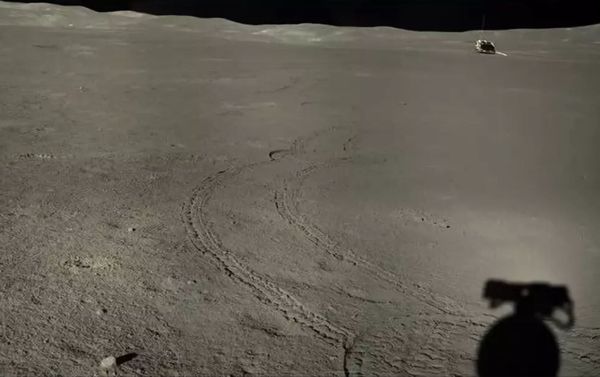 China's Lunar Rover Scopes Out Weird Substance on Far Side of the Moon  - Sputnik International