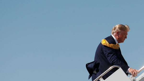 U.S. President Donald Trump boards Air Force One at Moffett Federal Airfield in Mountain View, California, U.S. September 17, 2019 - Sputnik International