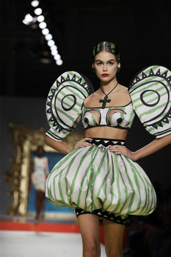 Picasso Painting Made a Reality: Extravagant Models Rock Milan Fashion Week - Sputnik International