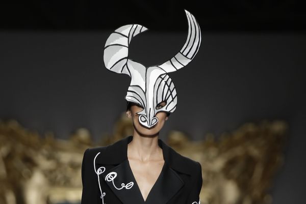Picasso Painting Made a Reality: Extravagant Models Rock Milan Fashion Week - Sputnik International