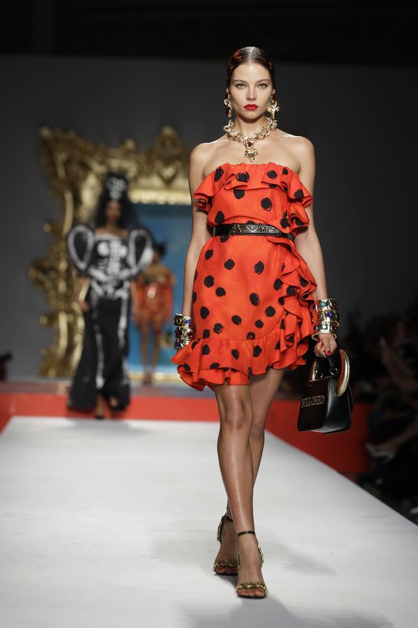 Picasso Painting Made a Reality: Extravagant Models Rock Milan Fashion Week - Sputnik International