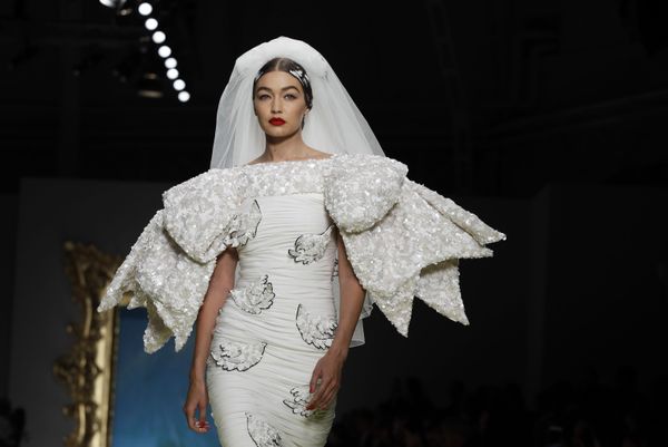 Picasso Painting Made a Reality: Extravagant Models Rock Milan Fashion Week - Sputnik International