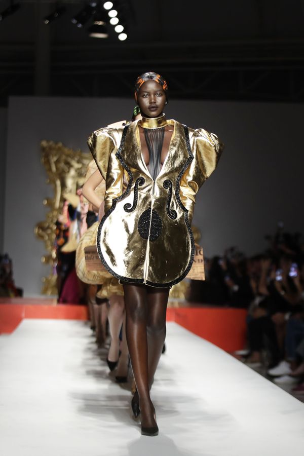 Picasso Painting Made a Reality: Extravagant Models Rock Milan Fashion Week - Sputnik International