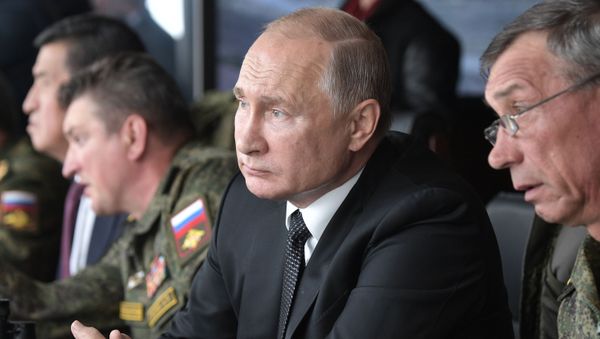 Russian President Vladimir Putin and Lieutenant General Ivan Buvaltsev, head of the Main Administration of Combat Training of the Russian Armed Forces, attend the Tsentr-2019 military exercise at the Donguz range near Orenburg, Russia - Sputnik International