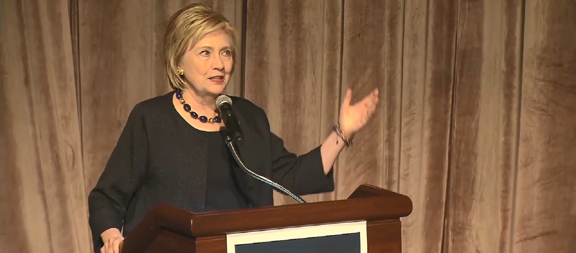 Former Secretary of State Hillary Clinton speaks at the American Federation of Teachers Shanker Institute Defense of Democracy Forum at The George Washington University, September 17, 2019 - Sputnik International, 1920, 21.07.2020