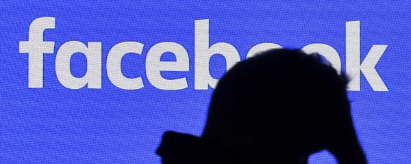 A man passes a facebook screen A man passes a facebook screen - Sputnik International