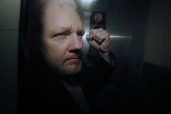From Exile to Confinement in Prison Cell: What Julian Assange Endured in 2019 - Sputnik International