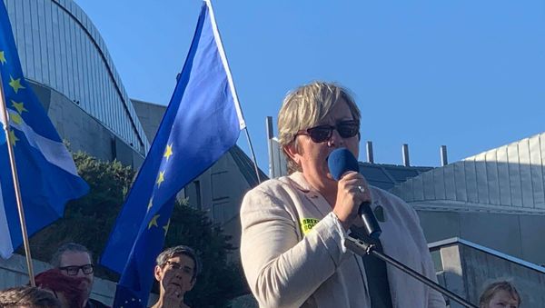 Joanna Cherry QC MP, speaking at March to Remain rally in Edinburgh - Sputnik International