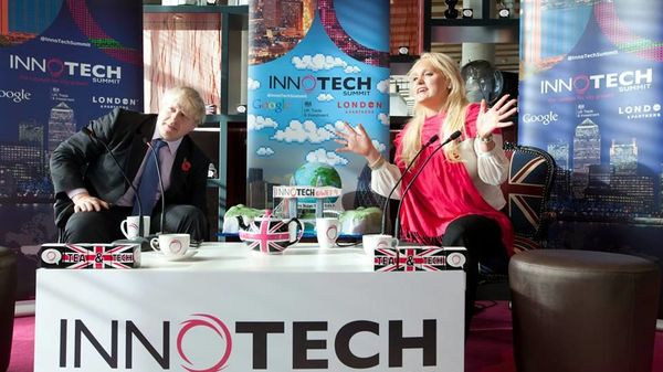 Boris Johnson, then-Mayor of London, speaks with Jennifer Arcuri at an event organised by her company, Innotech, in London on 30 October 2013. - Sputnik International