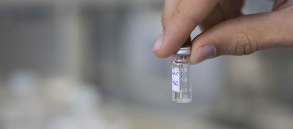 In this May 8, 2015 file photo, a lab technician shows a sample to be tested for doping at the Brazilian Doping Control Laboratory, the lab that did drug testing for the 2016 Olympic and Paralympic Games, in Rio de Janeiro, Brazil. - Sputnik International