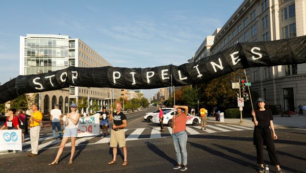 Environmental activists block traffic as part of climate change protest in Washington Environmental activists block traffic as part of climate change protest in Washington - Sputnik International
