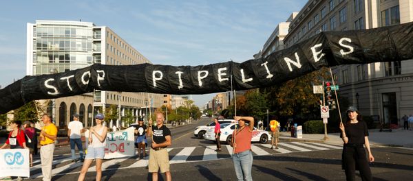 Environmental activists block traffic as part of climate change protest in Washington - Sputnik International