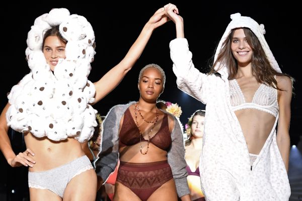 Love Yourself: Beautiful Models Walk on Paris Runway in Sexy Lingerie From Etam - Sputnik International