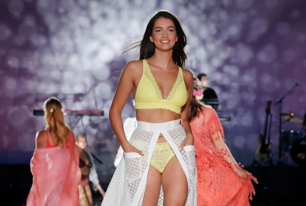 Love Yourself: Beautiful Models Walk on Paris Runway in Sexy Lingerie From Etam - Sputnik International