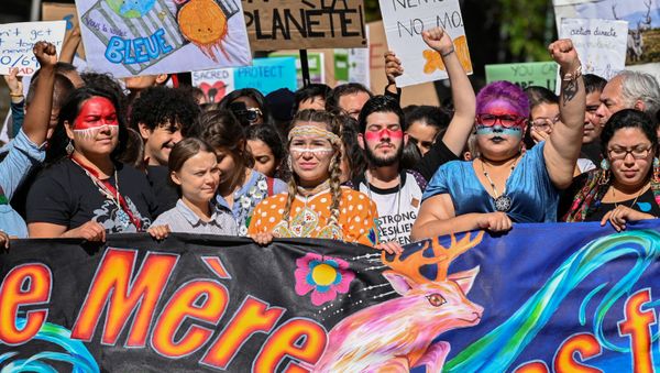Teen activist Greta Thunberg take part in the climate strike march in Montreal, Quebec, Canada September 27, 2019. REUTERS/Andrej Ivanov - Sputnik International