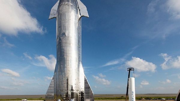 SpaceX CEO Elon Musk said the Starship reusable spacecraft will be launched in 1-2 months and fly to about 20 kilometers above the Earth - Sputnik International