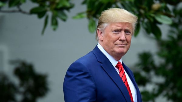 US President Donald Trump arrives for a photo opportunity with sheriffs from across the country on the South Lawn of the White House - Sputnik International