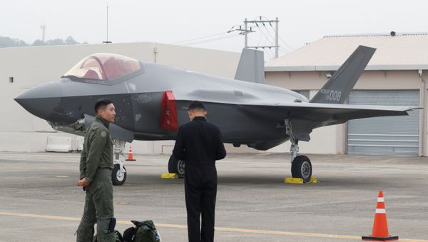A South Korean fighter pilot (L) stands next to his F-35 stealth fighter during a ceremony to mark the 71st Armed Forces Day at the Air Force Base in Daegu A South Korean fighter pilot (L) stands next to his F-35 stealth fighter during a ceremony to mark the 71st Armed Forces Day at the Air Force Base in Daegu - Sputnik International