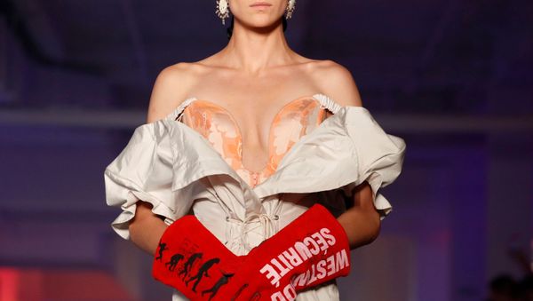 A model presents a creation by designer Vivienne Westwood as part of her Spring/Summer 2020 women's ready-to-wear collection show during the Paris Fashion Week in Paris, France, September 28, 2019.  - Sputnik International