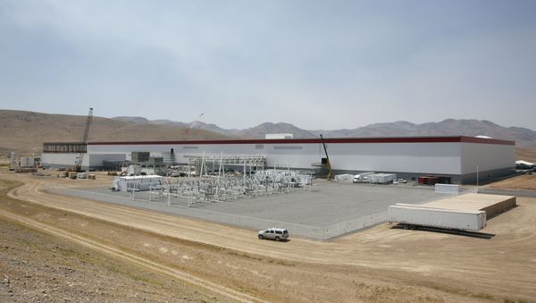 The Tesla gigactory in Sparks, Nevada - Sputnik International