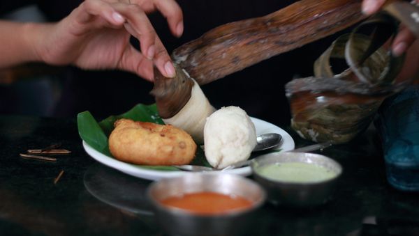 Idlis steamed in leaf tubes - Sputnik International