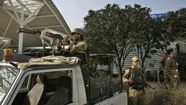Indian paramilitary soldiers stand guard during heightened security checks at a domestic airport in New Delhi, India (File) - Sputnik International