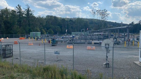 ‘They are literally surrounding us’: numerous fracking wells and facilities are located close to residential areas in the state of Pennsylvania - Sputnik International
