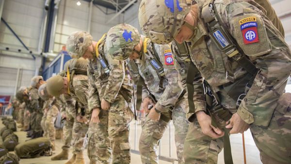 A group of U.S. Army and International Paratroopers rig into their parachutes and prepare to jump into Groesbeck Drop Zone during the 75th Anniversary of Market Garden on Einhoven Air Field, Einhoven, Netherlands., September 19, 2019 - Sputnik International