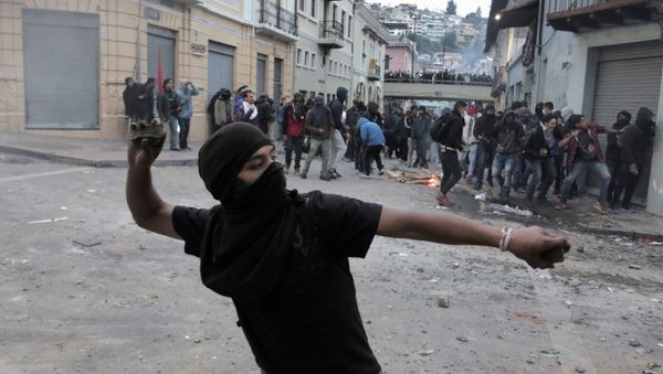 Demonstrators clash with riot police during protests after Ecuador's President Lenin Moreno's government ended four-decade-old fuel subsidies, in Quito, Ecuador October 3, 2019 - Sputnik International