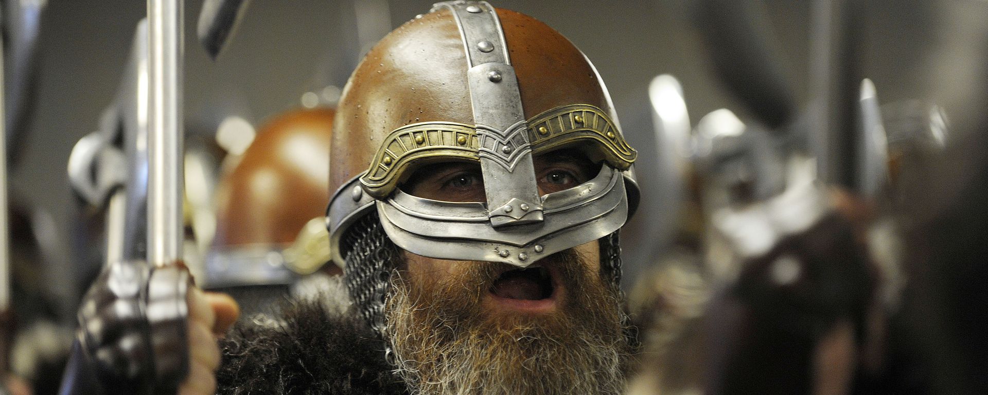 Participants dressed as Vikings wait to start the annual Up Helly Aa festival in Lerwick, Shetland Islands, on January 31, 2017 - Sputnik International, 1920, 07.10.2019