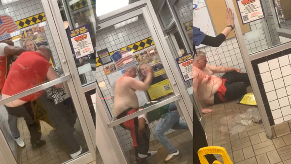Police searching for two suspects following 3-man altercation at a Waffle House in Snellville, Georgia - Sputnik International