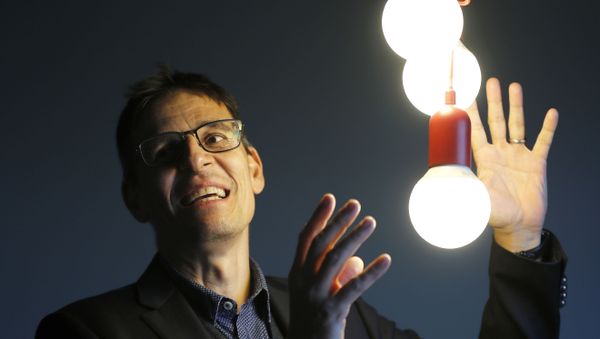 Didier Queloz, Professor of Physics at the University of Cambridge's Cavendish Laboratory and Geneva University, poses for photographers at the Science Media Centre in London, 8 October 2019. Queloz from the University of Cambridge has been jointly awarded the 2019 Nobel Prize in Physics along with Professor James Peebles and Professor Michel Mayor for their pioneering advances in physical cosmology, and the discovery of an exoplanet orbiting a solar-type star.  - Sputnik International