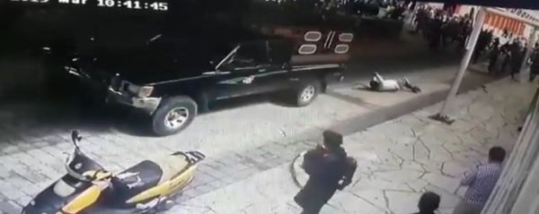 In Mexico, disgruntled residents tied the mayor to a pickup truck and dragged around the city - Sputnik International