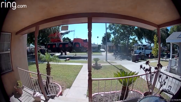 Home Security Camera Records Shocking Moment Crane Topples Onto US Homes - Sputnik International