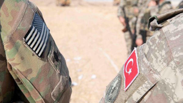 U.S. and Turkish military forces conduct a joint ground patrol in northeast Syria - Sputnik International