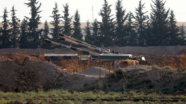 Turkish army howitzers are positioned on the Turkish-Syrian border, near the southeastern town of Akcakale in Sanliurfa province, Turkey, October 7, 2019 - Sputnik International