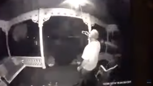 US Man Gets Startled When Lightning Storm Strikes Too Close - Sputnik International